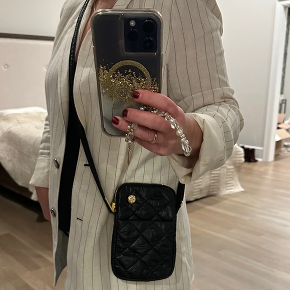 Elegant Black Quilted Crossbody Bag - Picture 6 of 7